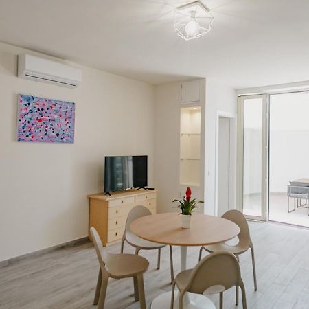 Modern Apartment With Exclusive Terrace By Wonderful Italy تْشيفالو المظهر الخارجي الصورة